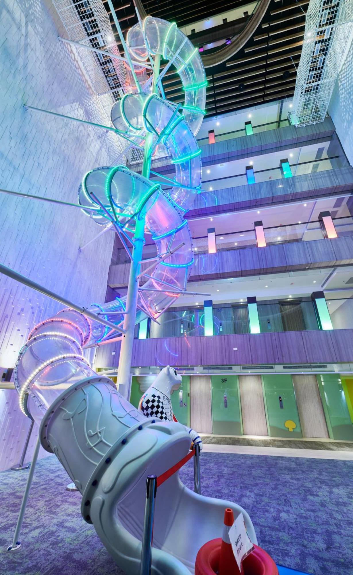 Grand Bay Resort Hotel Heng-ch'un Εξωτερικό φωτογραφία The atrium at the new Royal Victoria Hospital