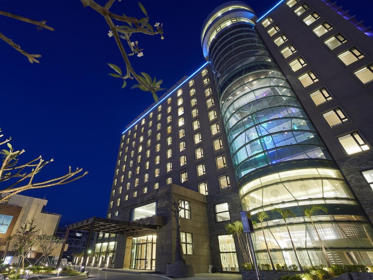 Grand Bay Resort Hotel Heng-ch'un Εξωτερικό φωτογραφία The hotel at night