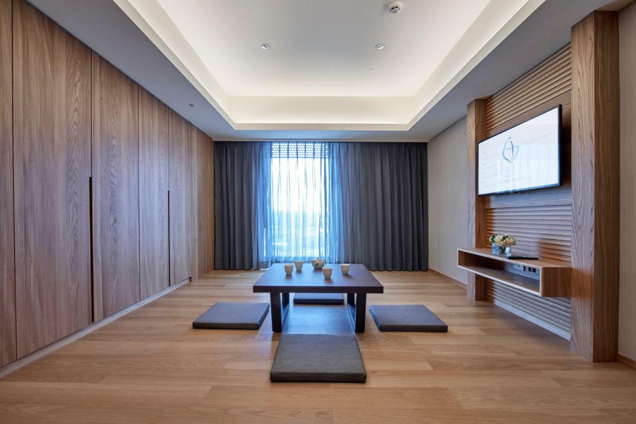 Grand Bay Resort Hotel Heng-ch'un Δωμάτιο φωτογραφία A traditional Japanese room